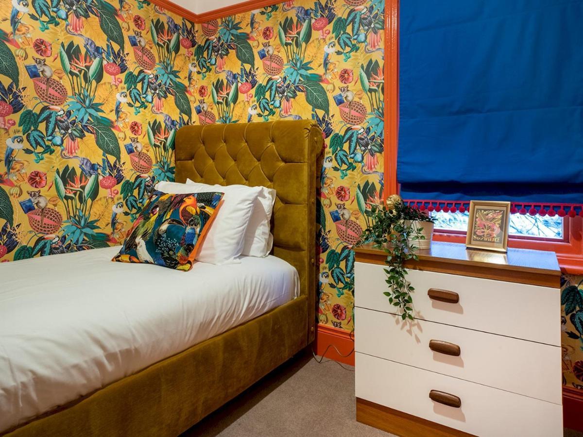Вілла Pass The Keys Colourful, Quirky Artist-Owned 3 Bed Next To Cafes Белфаст Екстер'єр фото